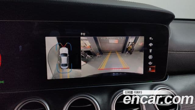 Mercedes-Benz E-Class 2022 — ფოტო 7/20