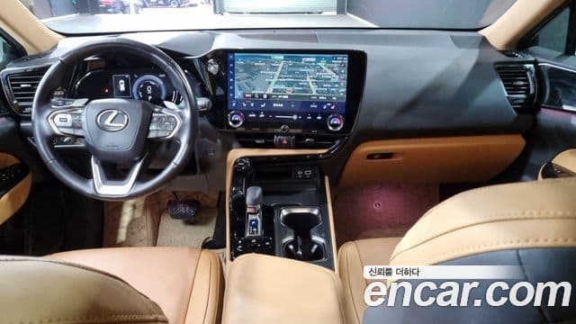 Lexus NX350h 2023 — ფოტო 13/18