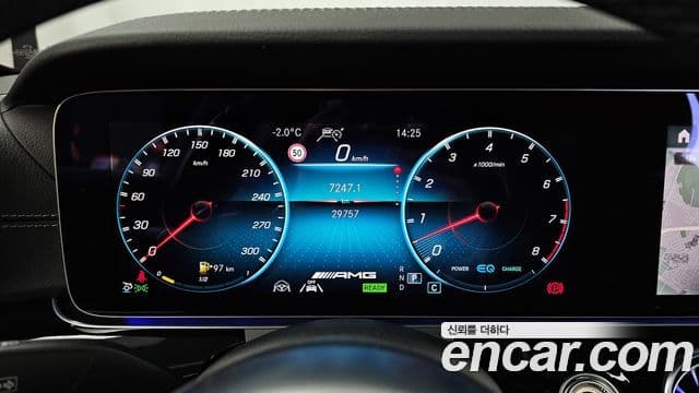 Mercedes-Benz AMG GT 2021 — Şəkil 8/20