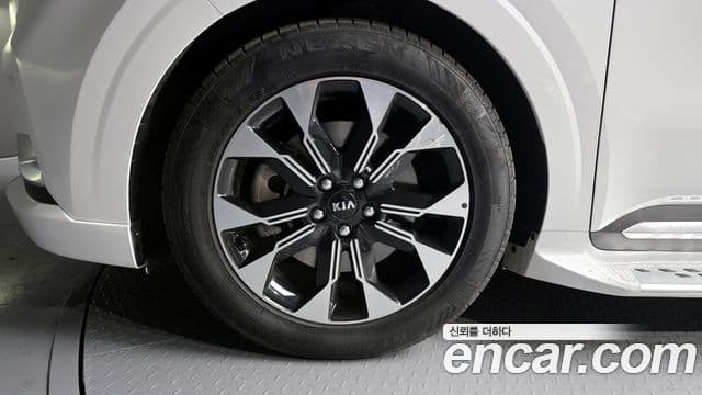 Kia Carnival 2021 — Фото 5/20