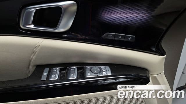 Kia Carnival 2021 — Фото 18/20
