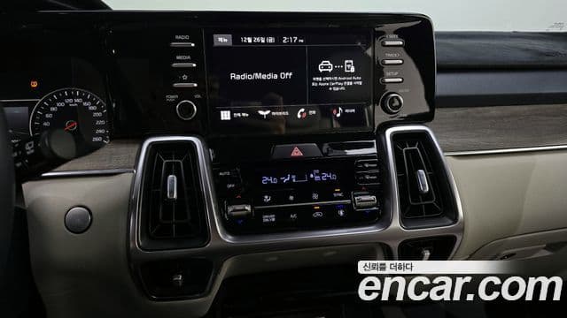 Kia Sorento 2022 — Şəkil 17/20