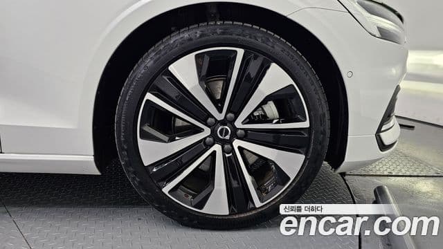 Volvo S60 2024 — Photo 18/20