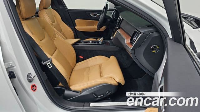 Volvo S60 2024 — Photo 19/20