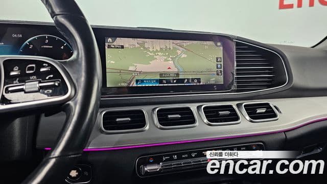 Mercedes-Benz GLE-Class 2019 — Photo 11/20