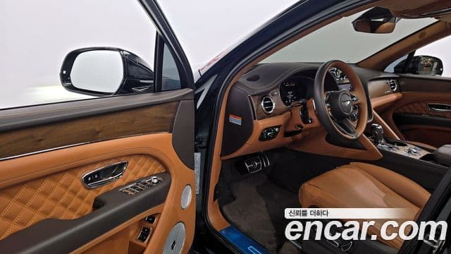Bentley Bentayga 2023 — Şəkil 10/20