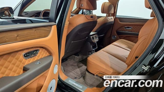 Bentley Bentayga 2023 — Şəkil 11/20