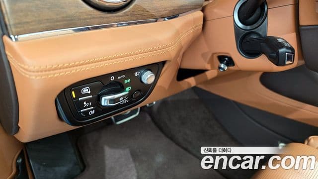 Bentley Bentayga 2023 — Şəkil 15/20