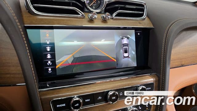 Bentley Bentayga 2023 — Şəkil 17/20