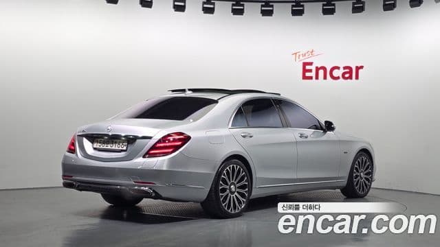 Mercedes-Benz S-Class 2020 — Photo 1/20