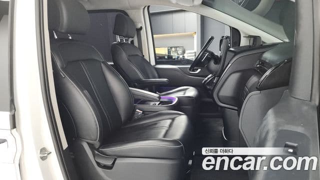 Hyundai Staria 2022 — фото 11 из 20