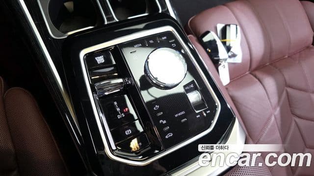 BMW 7 Series 2025 — Şəkil 8/20