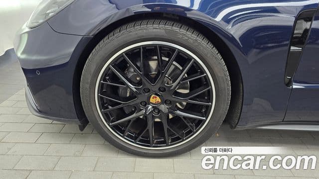 Porsche Panamera 2021 — Photo 1/20