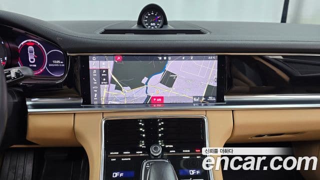 Porsche Panamera 2021 — ფოტო 14/20