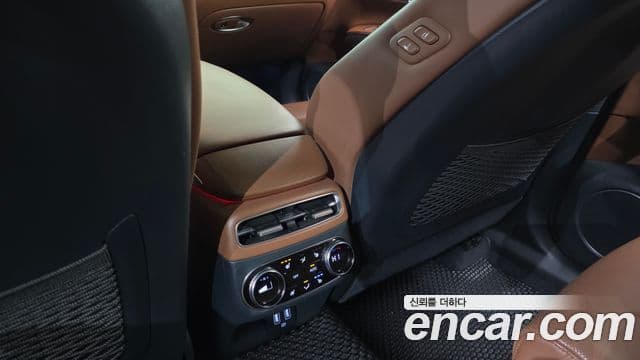 Genesis GV70 2021 — Photo 17/20