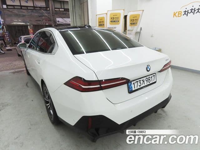 BMW 5 Series 2024 — Photo 3/20