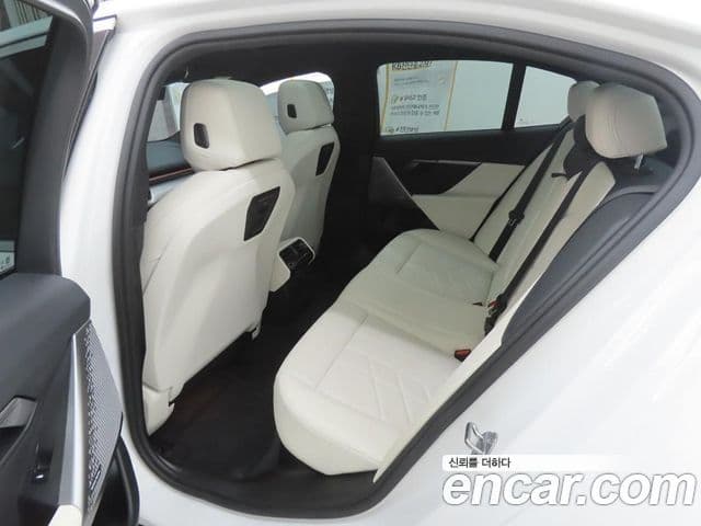 BMW 5 Series 2024 — Photo 10/20