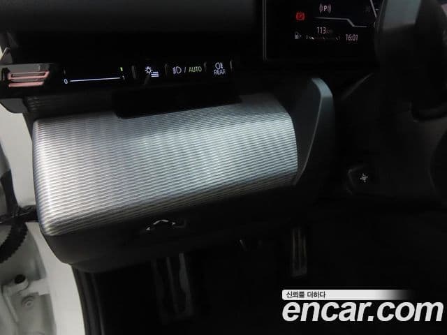 BMW 5 Series 2024 — Photo 8/20
