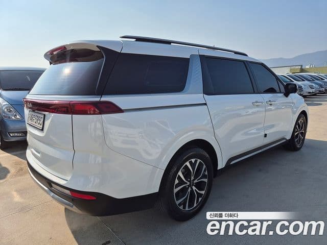 Kia Carnival 2023 — ფოტო 3/15