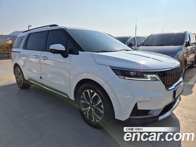 Kia Carnival 2023 — ფოტო 4/15