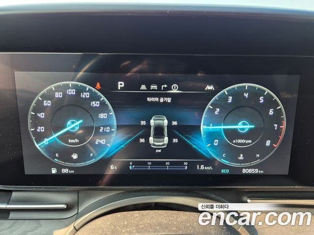 Kia Carnival 2023 — ფოტო 7/15