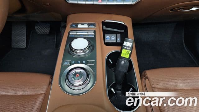 Genesis GV70 2021 — ფოტო 13/20
