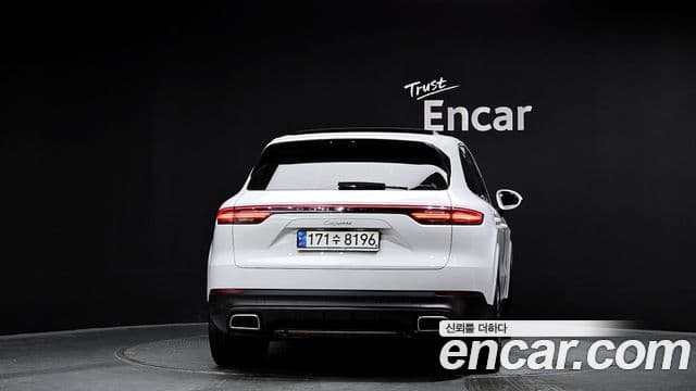 Porsche Cayenne 2020 — ფოტო 4/20