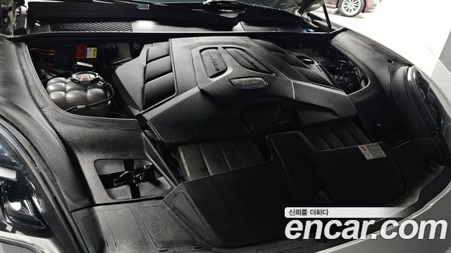 Porsche Cayenne 2020 — ფოტო 6/20