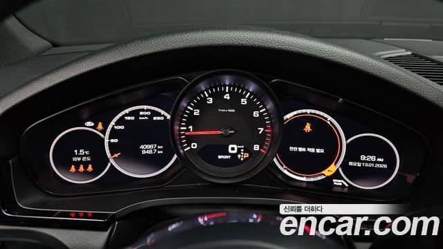 Porsche Cayenne 2020 — ფოტო 8/20
