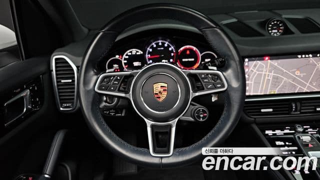 Porsche Cayenne 2020 — ფოტო 13/20