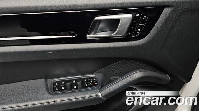 Porsche Cayenne 2020 — ფოტო 19/20