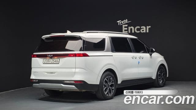 Kia Carnival 2023 — Фото 2/20