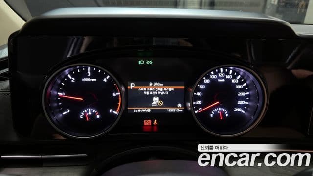 Kia Carnival 2023 — Фото 8/20