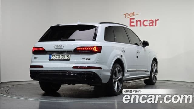 Audi Q7 2022 — Şəkil 2/20