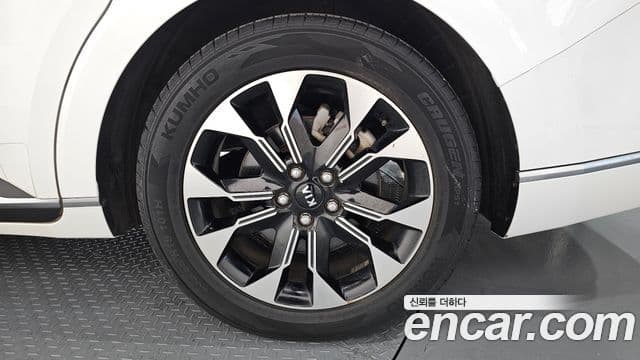 Kia Carnival 2021 — ფოტო 4/20