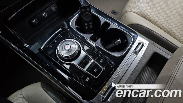 Kia Carnival 2021 — ფოტო 8/20