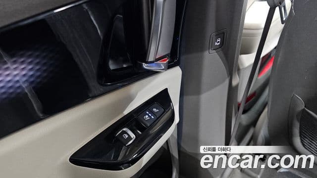 Kia Carnival 2021 — ფოტო 16/20