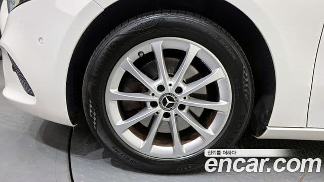 Mercedes-Benz A-Class 2019 — Şəkil 18/20