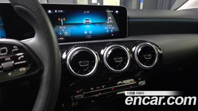 Mercedes-Benz A-Class 2019 — Şəkil 8/20