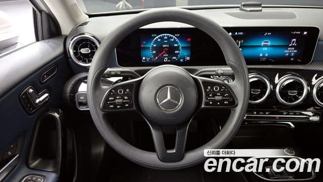 Mercedes-Benz A-Class 2019 — Şəkil 13/20