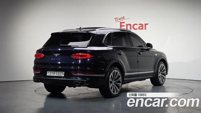 Bentley Bentayga 2022 — ფოტო 2/20