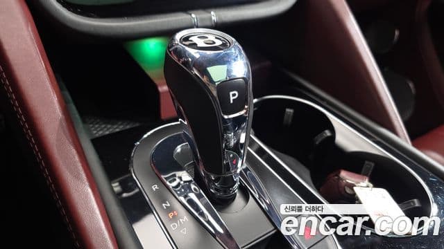 Bentley Bentayga 2022 — ფოტო 9/20