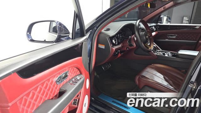Bentley Bentayga 2022 — ფოტო 11/20