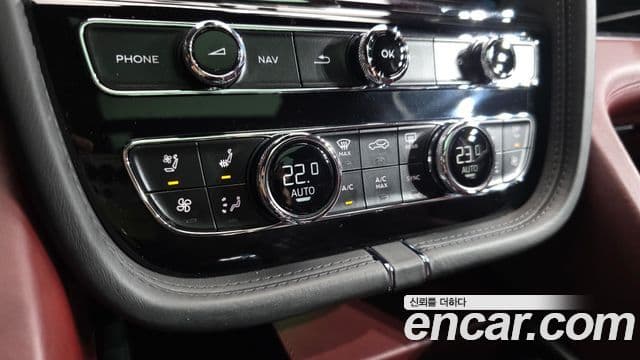 Bentley Bentayga 2022 — фото 16 из 20