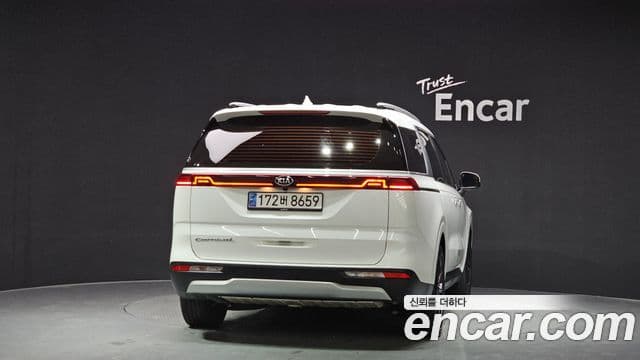 Kia Carnival 2020 — ფოტო 4/20