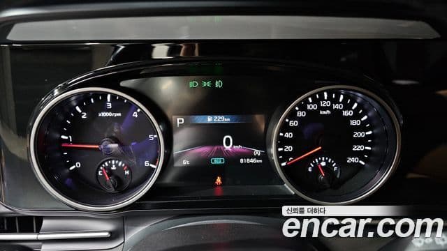 Kia Carnival 2020 — ფოტო 8/20