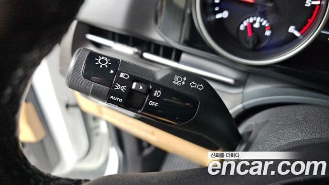 Kia Carnival 2020 — ფოტო 15/20