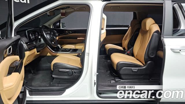 Kia Carnival 2020 — ფოტო 18/20