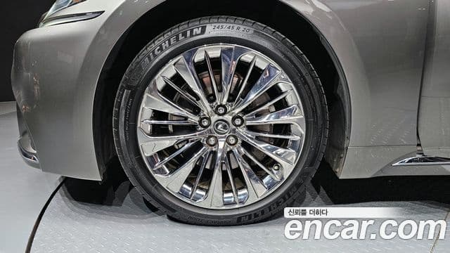 Lexus LS500 2018 — ფოტო 5/20