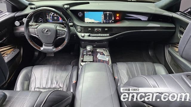 Lexus LS500 2018 — ფოტო 7/20
